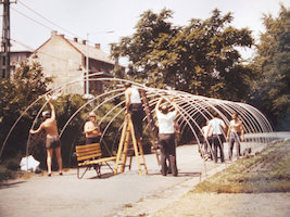 1979 - Ady Pál, Farsang Ferenc, Rendes István, Mészáros Zoltán, Fehér László és Újréti Miklós építi a kiállítási fóliaházat
